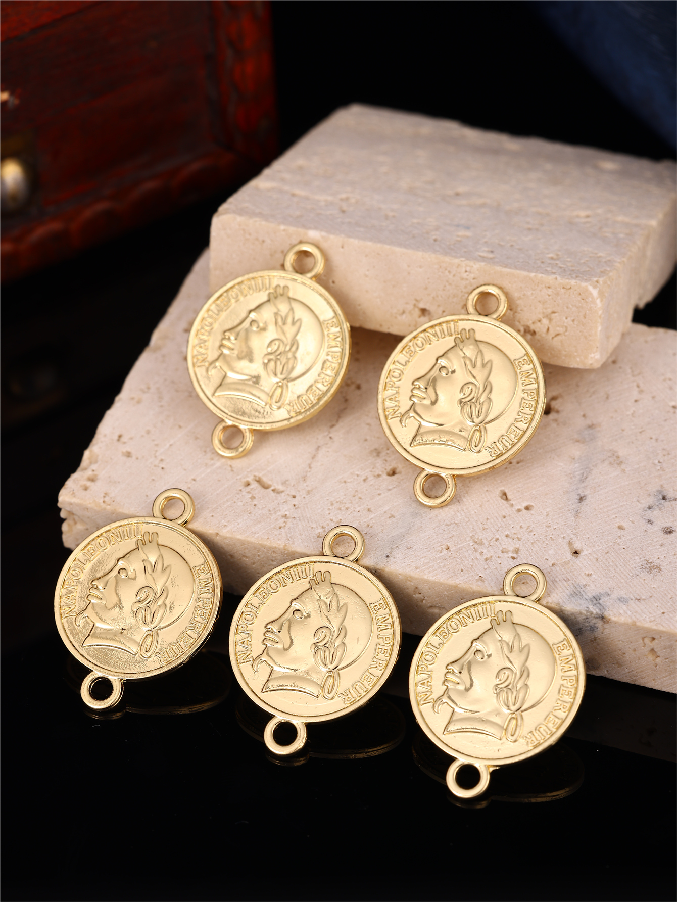 Coin-Shaped DIY Women's Robe A – Vintage Collectible Item Bewertung und Preis