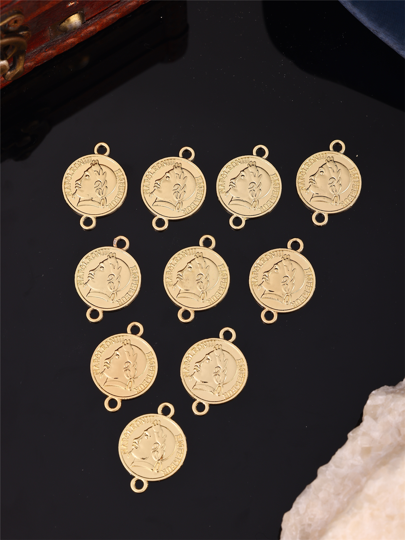 Coin-Shaped DIY Women's Robe A – Vintage Collectible Item Bewertung und Preis